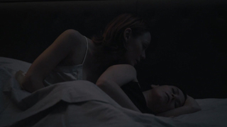 Anna Friel, Louisa Krause lezbiyen, The Girlfriend Experience s02e07 (2017) sahnesi