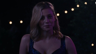 Lili Reinhart, Kara Young Lingerie, Chemical Hearts (2020) sahnesi