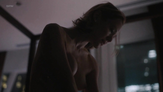 Louisa Krause sexe en cowgirl, scène dans The Girlfriend Experience s02e11 (2017)