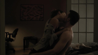 Riley Keough montre ses seins, scène dans The Girlfriend Experience s01e01 (2016)