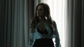 Riley Keough, Kate Lyn Sheil sexy, scena in The Girlfriend Experience s01e02 (2016)