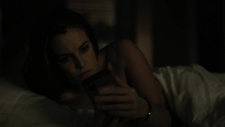 Riley Keough, escena desnuda en The Girlfriend Experience s01e03 (2016)