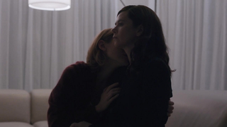 Anna Friel, Louisa Krause lezbiyen, The Girlfriend Experience s02e09 (2017) sahnesi