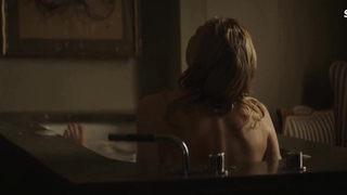 Camilla Lehmann luce muy sexy, escena en Vali (2015)