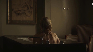 Camilla Lehmann sembra molto sexy, scena in Vali (2015)