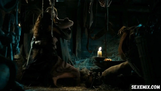 Natalia Worner, Hayley Atwell The Pillars of the Earth (2010) filmindeki seksi sahne