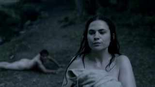 Hayley Atwell'in The Pillars of The Earth s01 (2010)'deki çıplak sahnesi