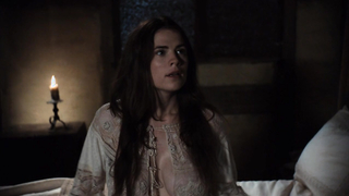 Hayley Atwell'in The Pillars of The Earth s01 (2010)'deki çıplak sahnesi