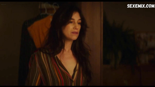 Charlotte Gainsbourg, cena de Noée Abita em Os Passageiros da Noite (2022)