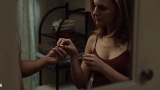 Natalie Portman, Brothers (2009) filminde vücudunu iç çamaşırıyla gösteriyor, sahne