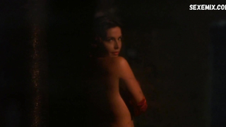 Francesca Rettondini a montré ses seins et ses fesses nues, scène dans Ghost Ship (2002)