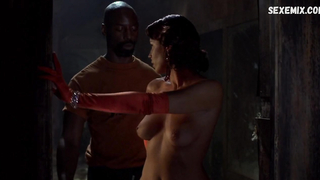 Francesca Rettondini demonstrou seios e bunda nus, cena em Navio Fantasma (2002)