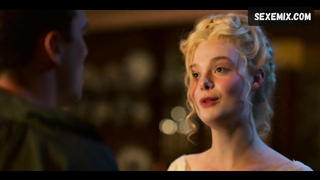 Escena de los senos de Elle Fanning en The Great