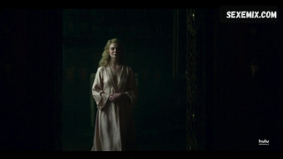 Cena sedutora de bunda de Elle Fanning em The Great