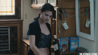 Virginie Ledoyen scène de sous-vêtements dans Fin août, début septembre (Fin aout, début septembre) (1998)