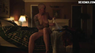 Jen Znack mostra il seno nudo, scena in Peacemaker s01e06 (2022)