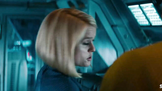 Siyah iç çamaşırlı Alice Eve, Star Trek Into Darkness (2013) sahnesi