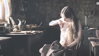 Hilary Swank, Miranda Otto, Sonja Richte muestran tetas y culos desnudos - The Homesman (2014)