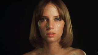 Maya Hawke “Mainstream” (2020) filminde çok seksi