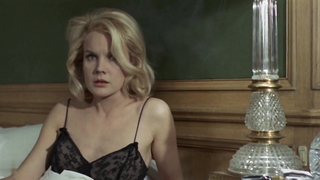 Carroll Baker est nue dans le film « Il dolce corpo di Deborah » sorti en 1968