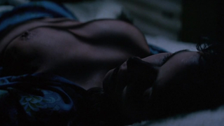 Barbara Hershey escena desnuda en The Entity (1981)