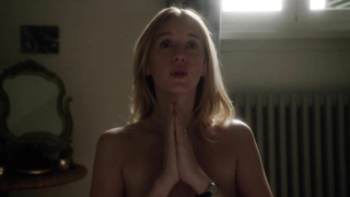 Scena sexy di Ludivine Sagnier in The Young Pope s01e04 (2016)