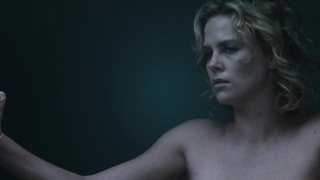 Charlize Theron escena desnuda en The Burning Plain (2008)