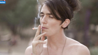 Cena de nudez de Gaby Hoffmann em Transparente s02e09 (2015)