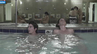 Amy Landecker, Gaby Hoffmann scena nuda in Transparent s02e05 (2015)