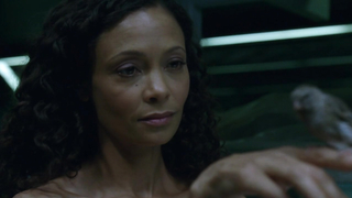 Thandie Newton'un Westworld'deki çıplak sahnesi s01e05 (2016)