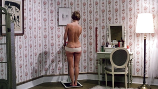 Anette Karlsen escena desnuda en Mig og mafiaen (1973)