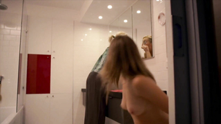 Asher Keddie sexy, Emma Griffin luce muy sexy en una escena de sexo en Offspring s02e03 (2011)