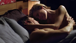 Rachael Taylor çıplak, Liliya May çıplak, Any Questions for Ben (2012) sahnesi