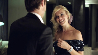 Rachael Taylor çıplak, Liliya May çıplak, Any Questions for Ben (2012) sahnesi