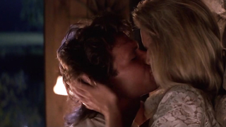 Kelly Lynch ci mostra il suo culo nudo - Road House (1989)