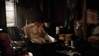 Robin Weigert nue, scène sexy dans Deadwood s03e02-07 (2006)