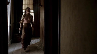 Paula Malcomson çıplak, Ashleigh Kizer çıplak, Deadwood s03e11'deki göğüsler sahnesi (2006)