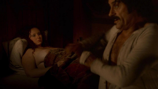 Paula Malcomson desnuda, Ashleigh Kizer desnuda, Escena de pechos en Deadwood s03e11 (2006)