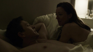 Molly Parker House of Cards'ın seksi sahnesinde Molly Parker seks sahnesinde oldukça ateşli görünüyor.