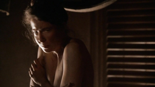 Robin Weigert desnuda, se baña Deadwood s02e11 (2005)