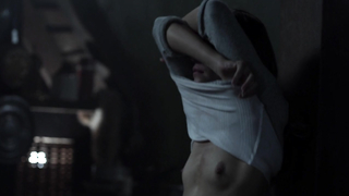 Ivana Milicevic desnuda, escena de beso en Banshee s01e07 (2013)