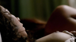 Jessica Parker Kennedy nua, cena sexy - Black Sails s02e04 (2015)