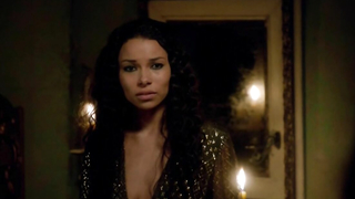 Clara Paget ve Jessica Parker Kennedy, lezbiyen seks sahnesi - Black Sails s02e03 (2015)