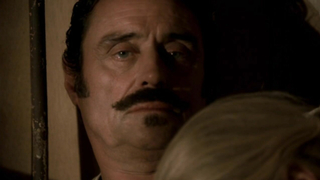 Paula Malcomson nue, Elle nous montre ses seins - Deadwood saison 1 (2004)