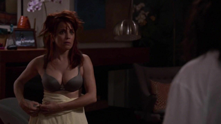 Lisa Edelstein sexy, Alanna Ubach sexy, sendo fodida - Guia de namoradas para o divórcio s01e09 (2015)