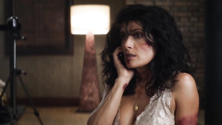 Salma Hayek nua, cena em - Everly (2014)