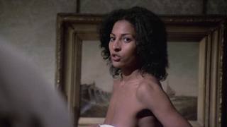 Pam Grier ci mostra le sue tette Drum (1976)