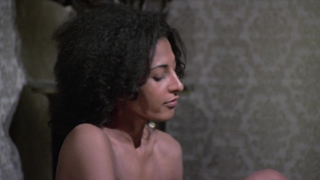 Pam Grier ci mostra le sue tette Drum (1976)