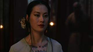 Escena lésbica con Olivia Cheng y Leifennie Ang - Marco Polo s01e06 (2014)