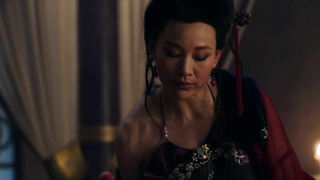 Olivia Cheng ve Leifennie Ang'la lezbiyen sahnesi - Marco Polo s01e06 (2014)